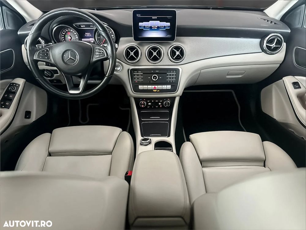 Mercedes-Benz GLA 200 d 7G-DCT Urban - 13