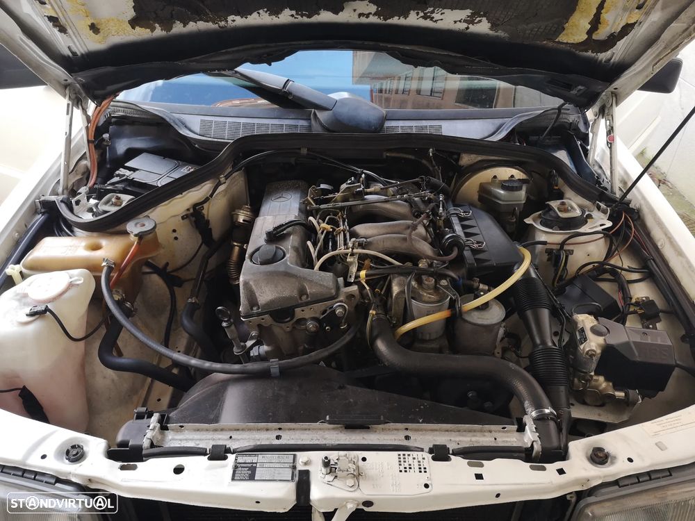 Mercedes-Benz W201 (1982-1993) 190 D 2.0 - 18