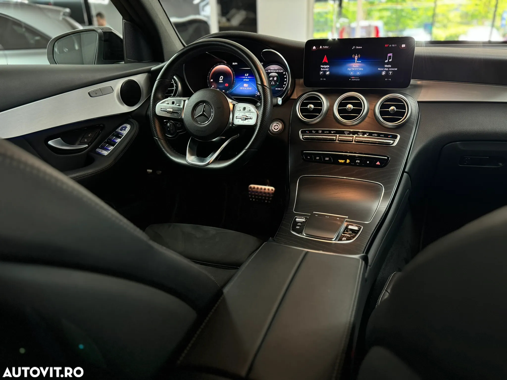 Mercedes-Benz GLC 300 e 4MATIC - 25