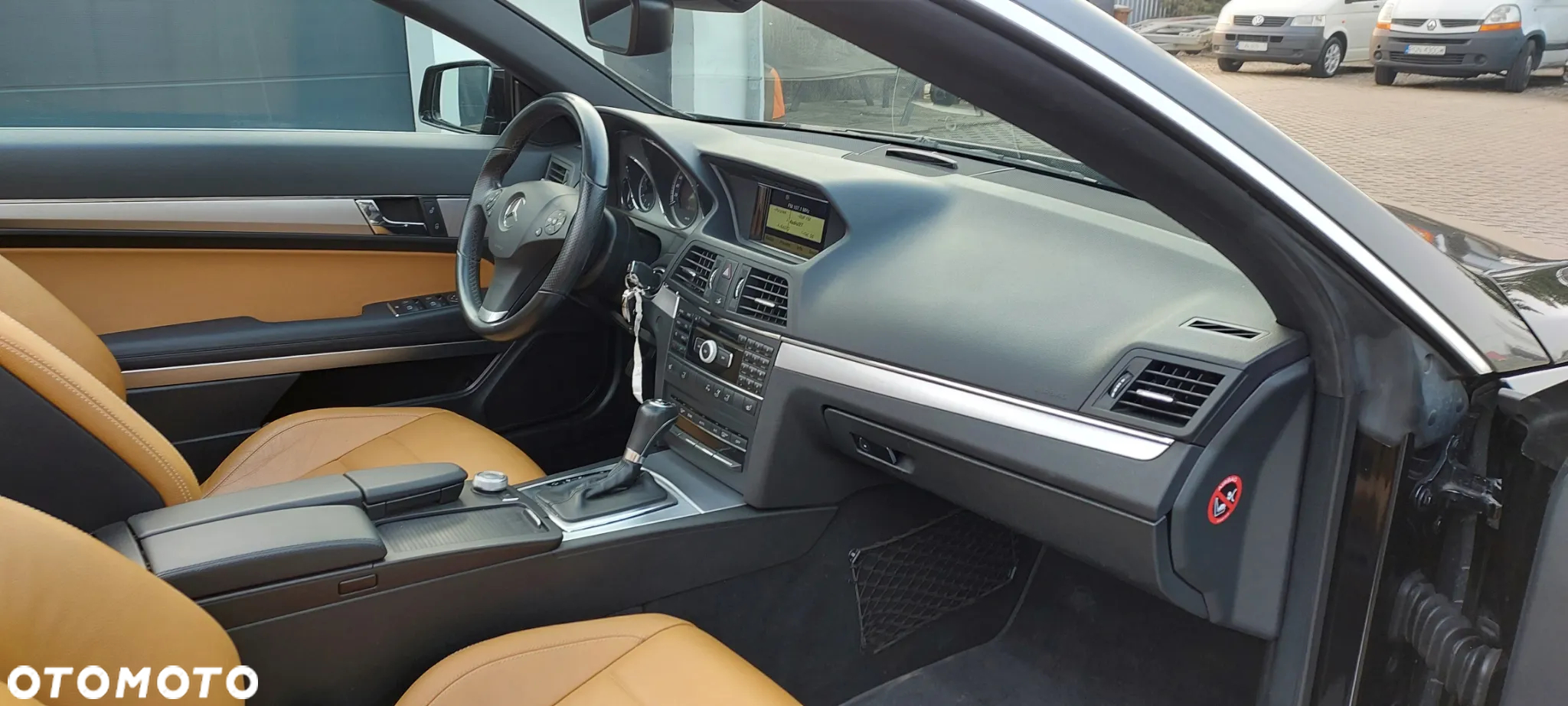 Mercedes-Benz Klasa E 200 CGI Cabrio BlueEFFICIENCY Automatik Avantgarde - 12