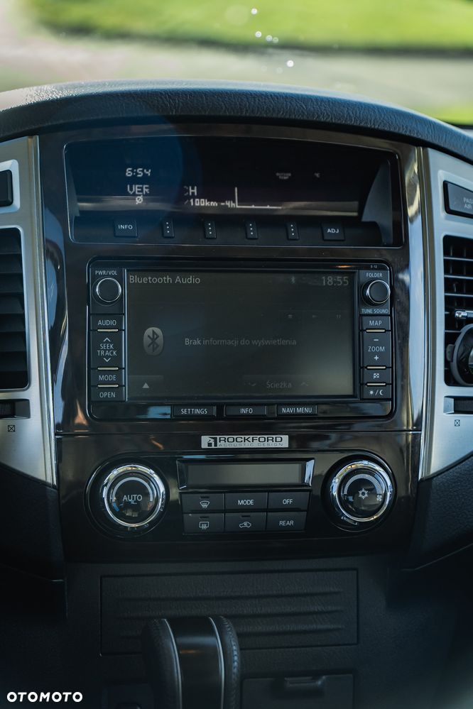 Mitsubishi Pajero - 16