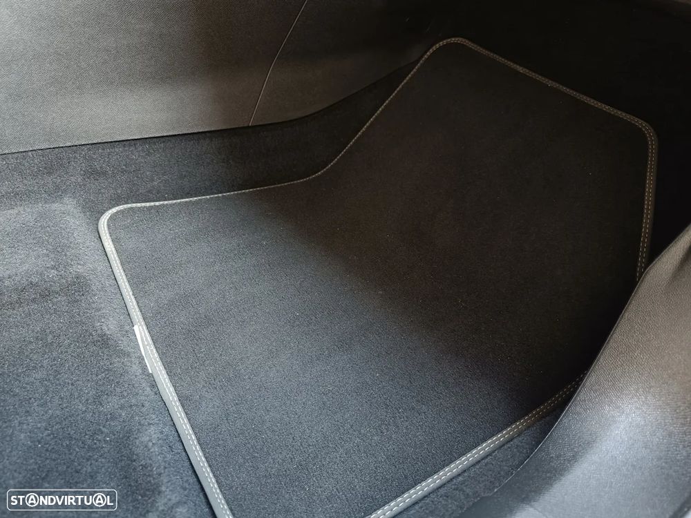 Peugeot 5008 1.2 PureTech GT EAT8 - 31