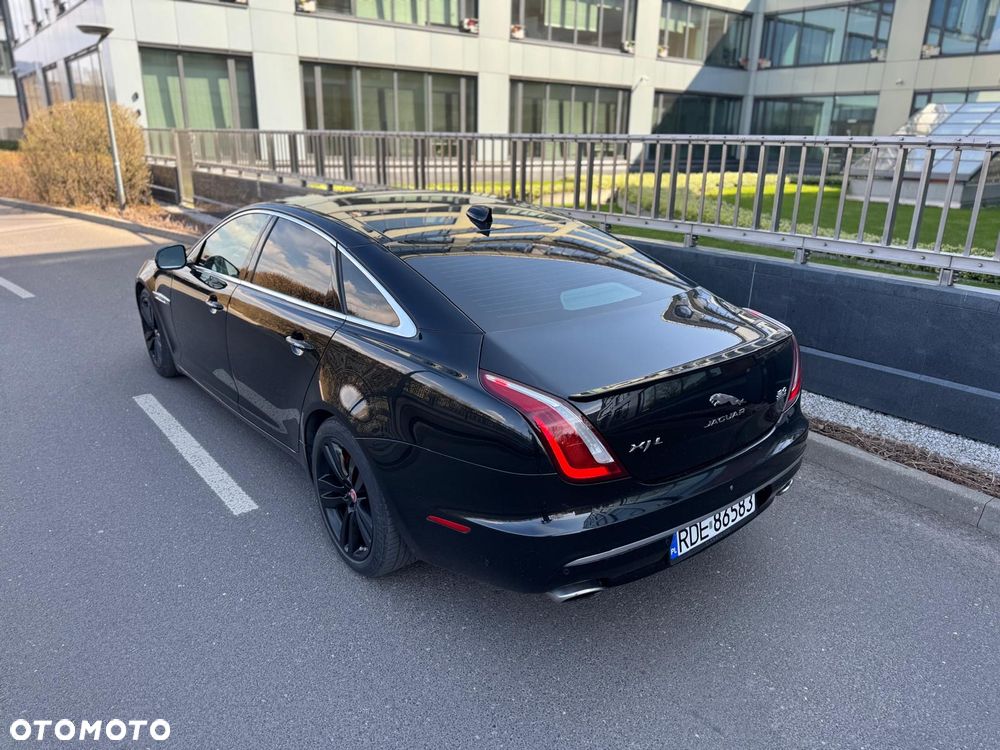 Jaguar XJ - 9