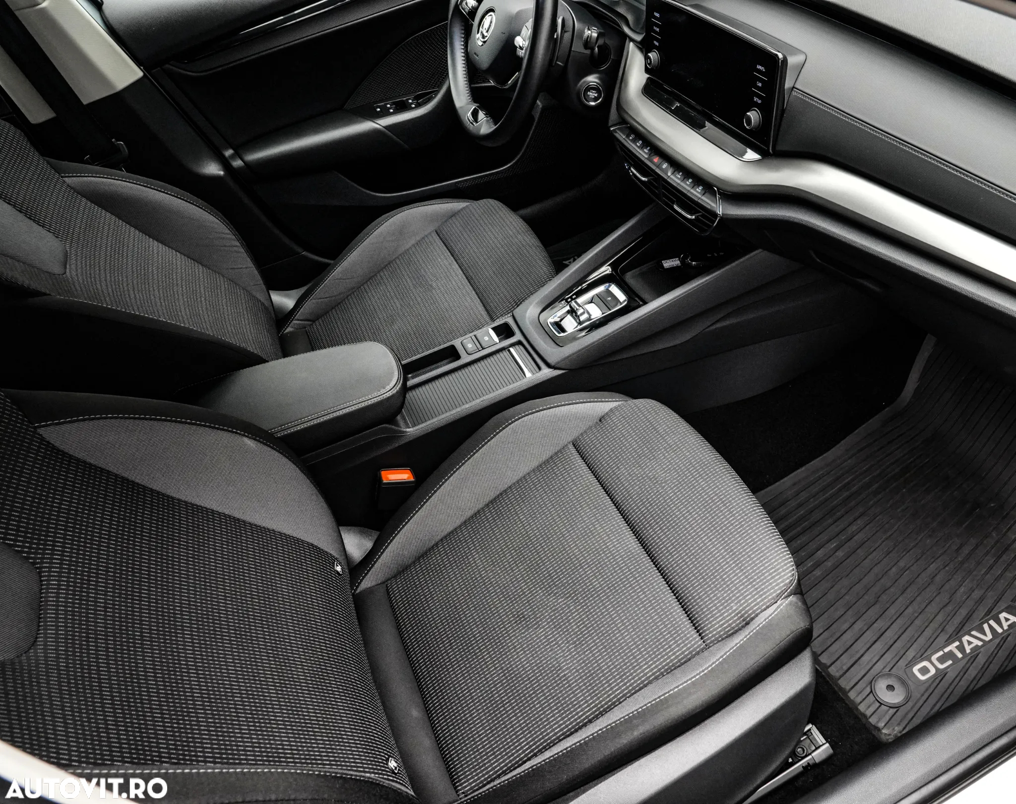 Skoda Octavia Combi 2.0 TDI DSG Style - 10