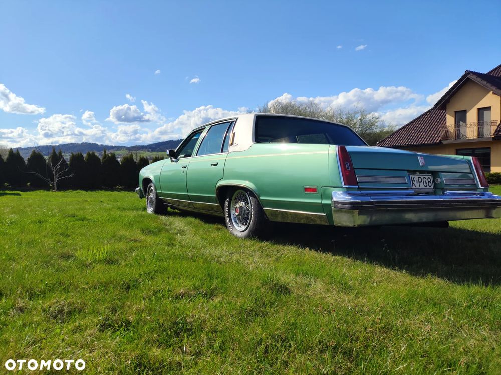 Oldsmobile Regency - 8