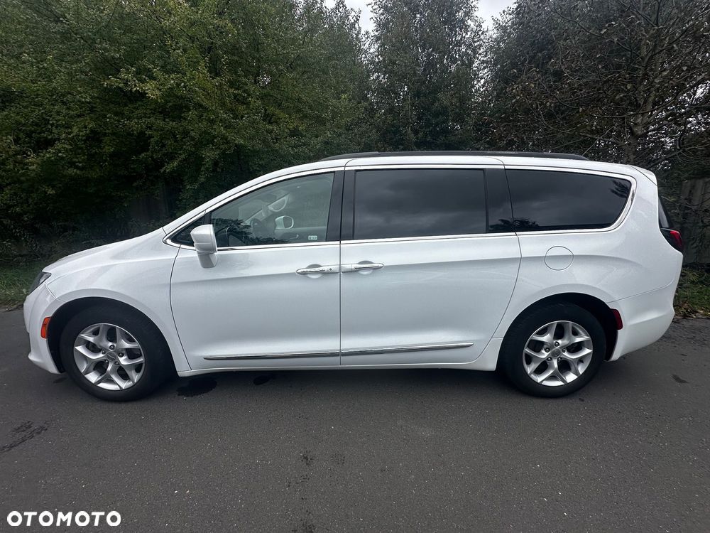 Chrysler Pacifica - 2