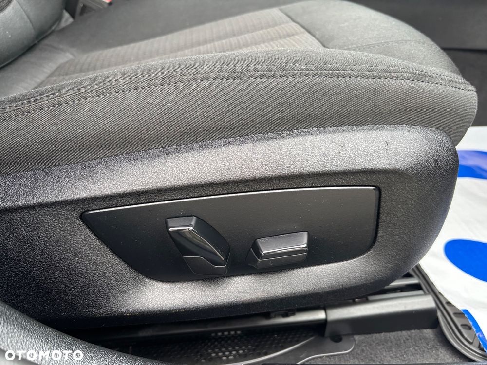 BMW Seria 5 520d mHEV - 27