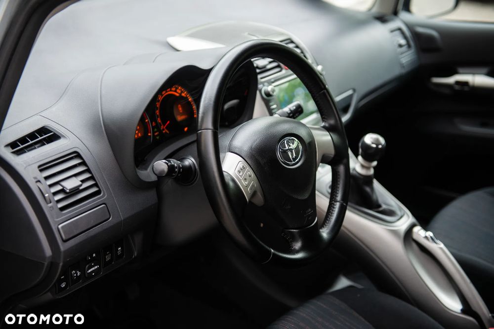 Toyota Auris 1.33 VVT-i Premium - 17