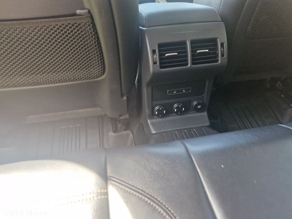Jaguar F-Pace 2.0 i4D AWD Pure - 12
