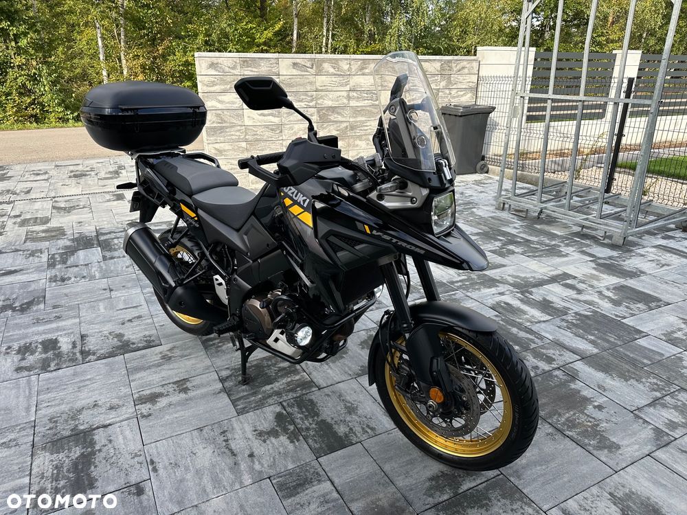 Suzuki V-STROM - 10