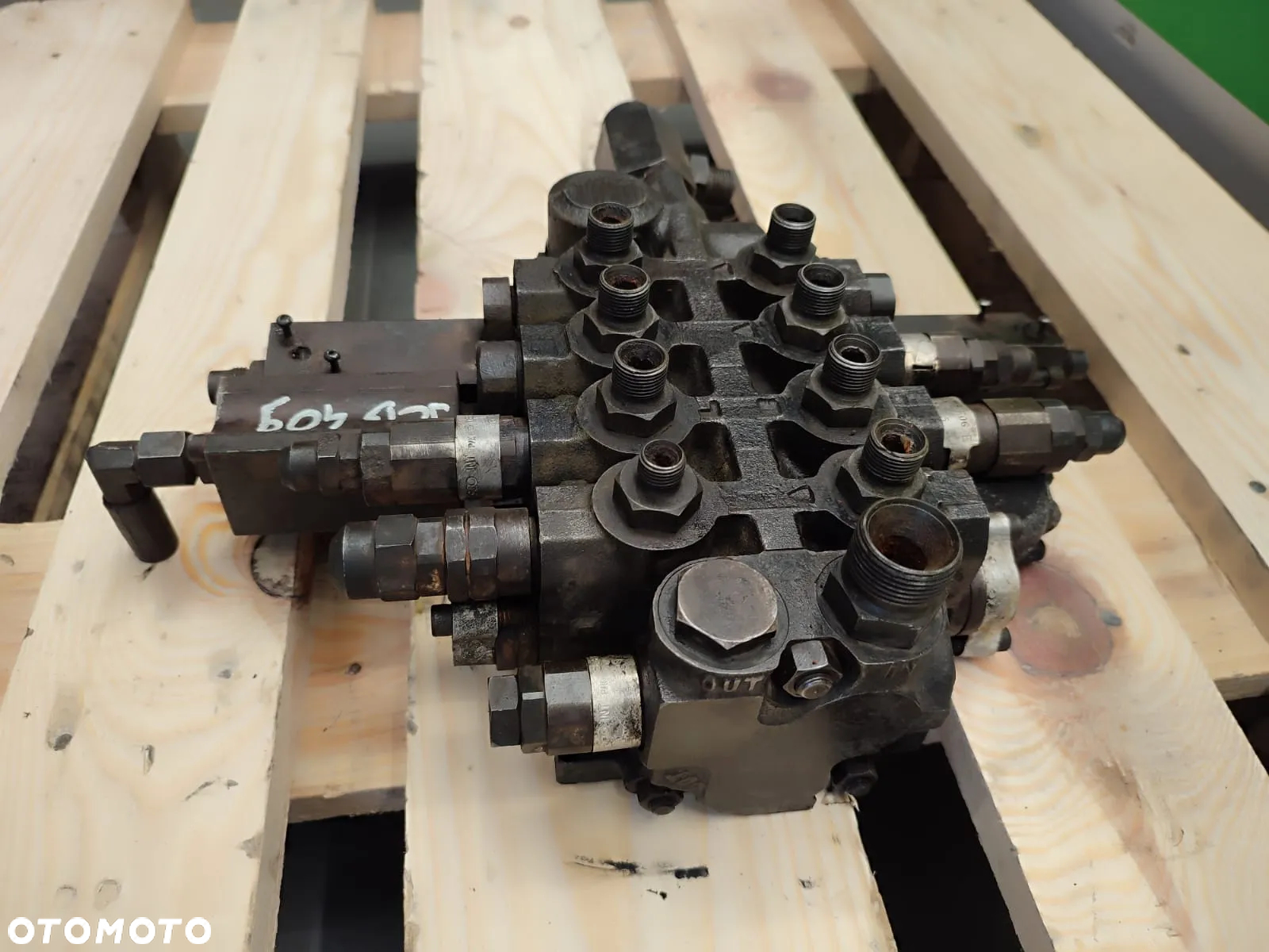Rozdzielacz hydrauliczny Husco 540774 JCB 409 - 8