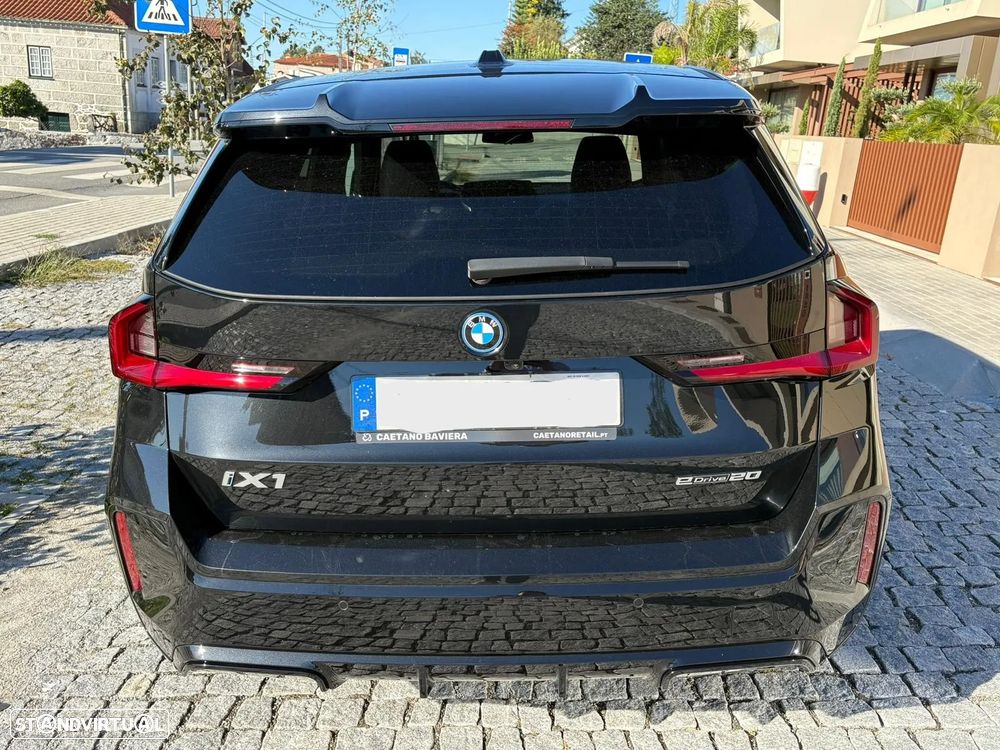 BMW iX1 eDrive20 Pack Desportivo M - 6