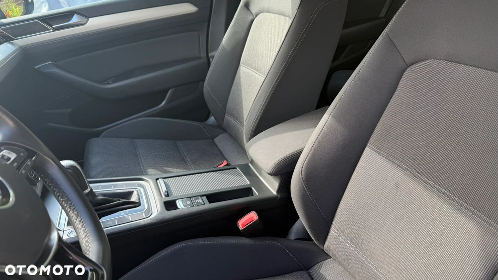 Volkswagen Passat 2.0 TDI SCR Comfortline DSG - 14