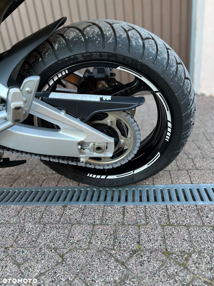 Suzuki GSR - 21