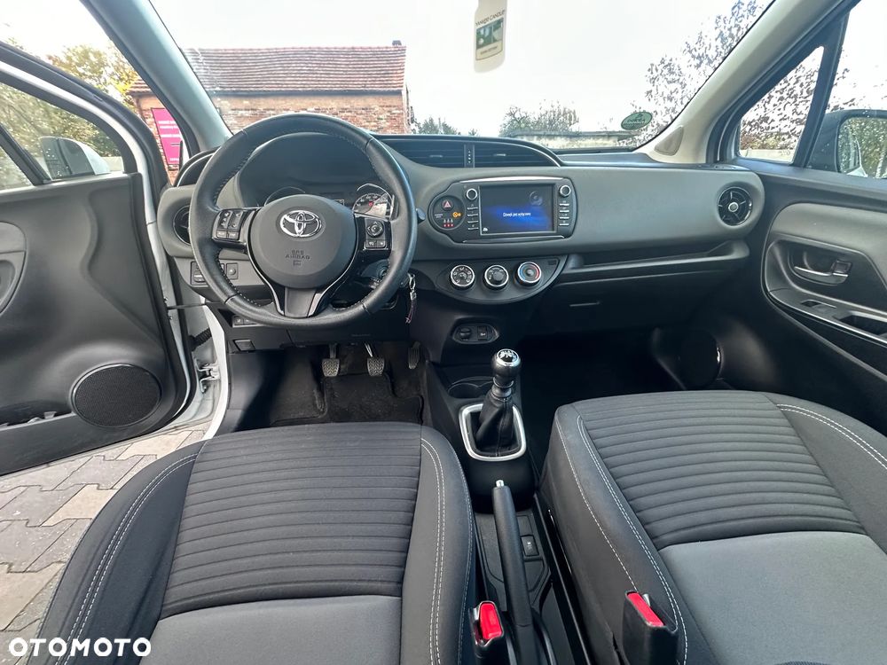 Toyota Yaris 1.5 Premium - 11