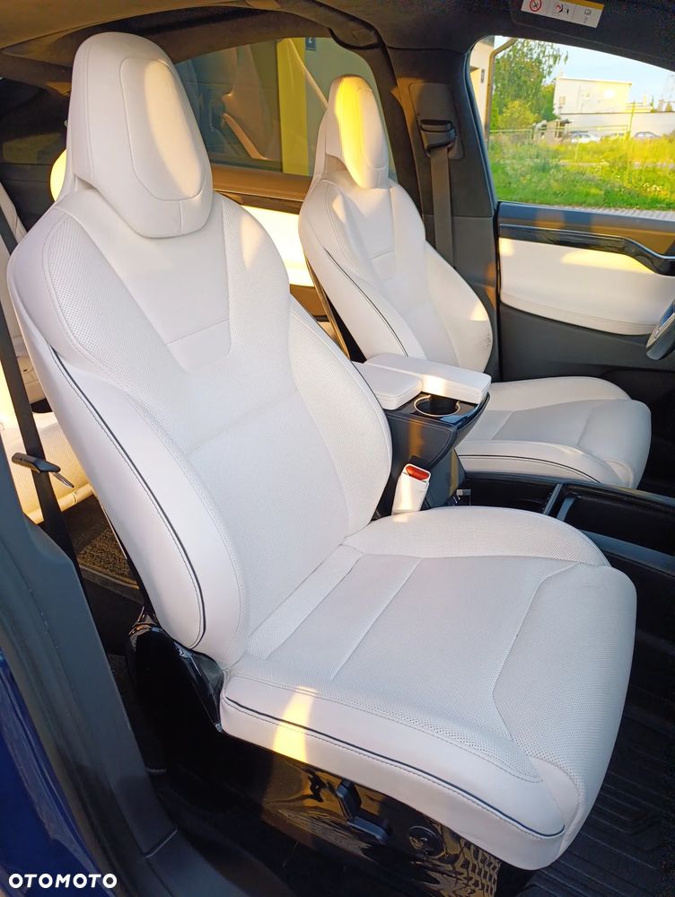 Tesla Model X - 23
