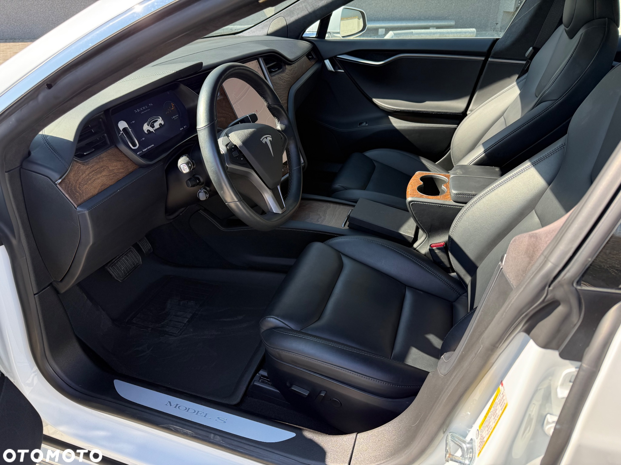 Tesla Model S - 4