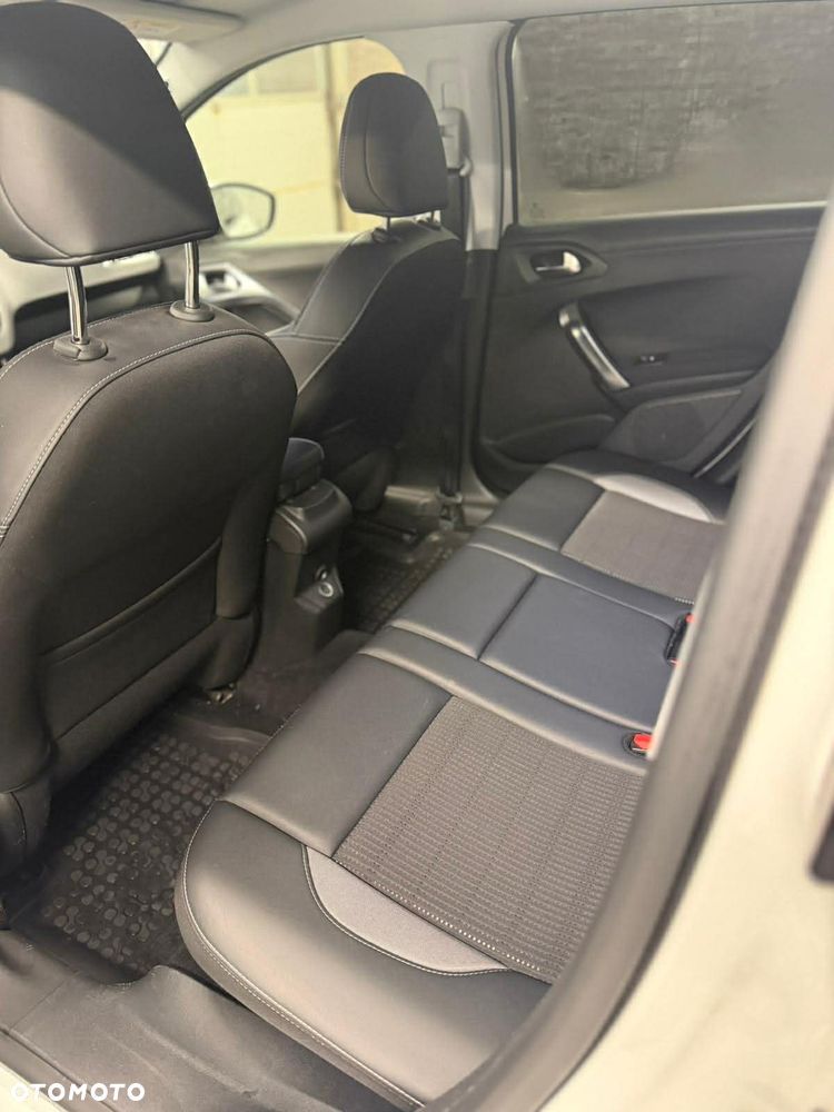 Peugeot 2008 1.2 Pure Tech Allure S&S EAT6 - 13