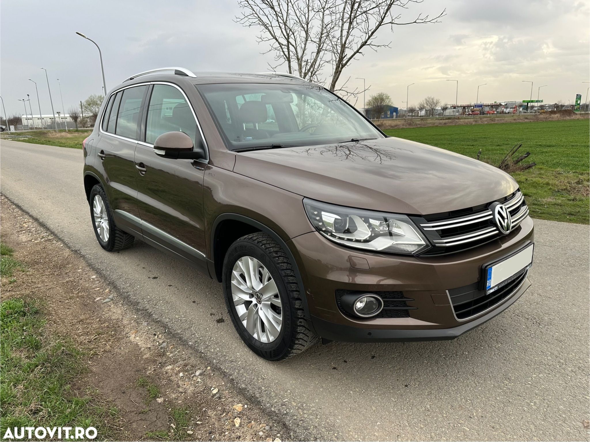 Volkswagen Tiguan - 1