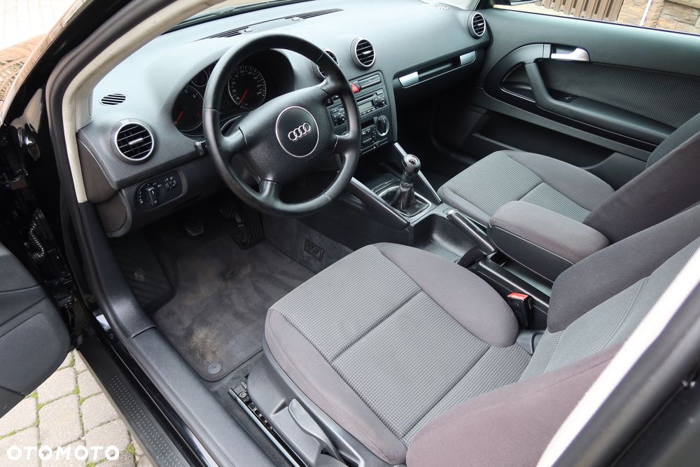 Audi A3 3-drzwiowe 1.6 Ambition - 10