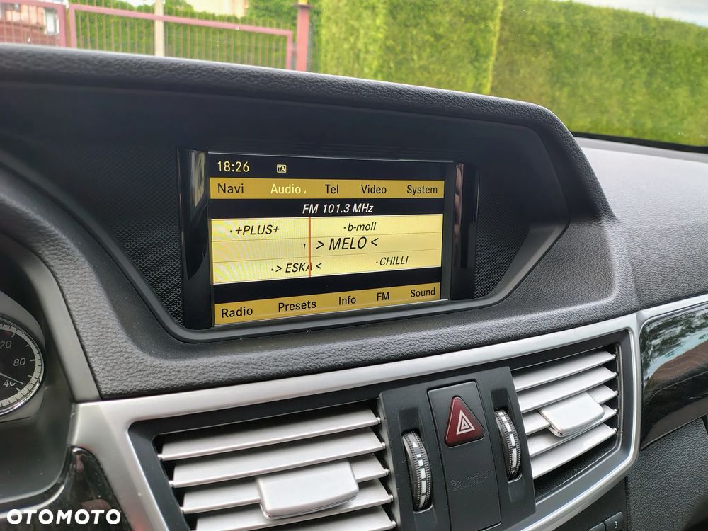 Mercedes-Benz Klasa E 350 T CDI DPF 4Matic BlueEFFICIENCY 7G-TRONIC - 24