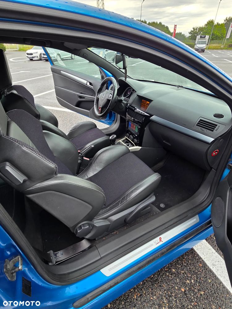 Opel Astra 2.0 T OPC - 10