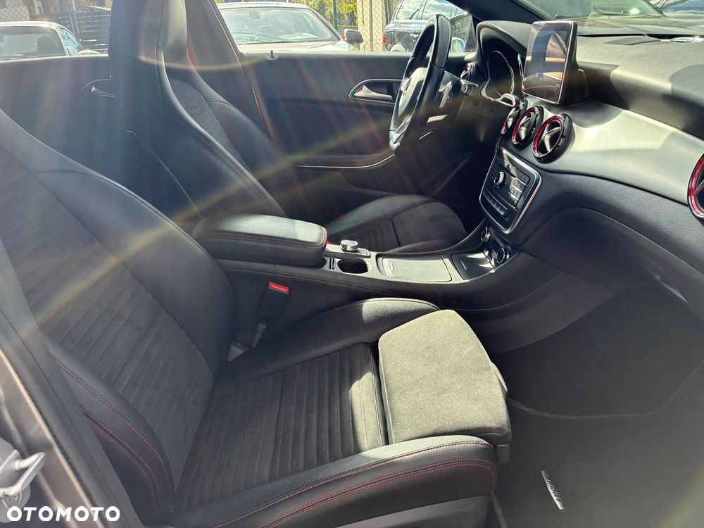 Mercedes-Benz CLA 250 4Matic 7G-DCT Sport - 12