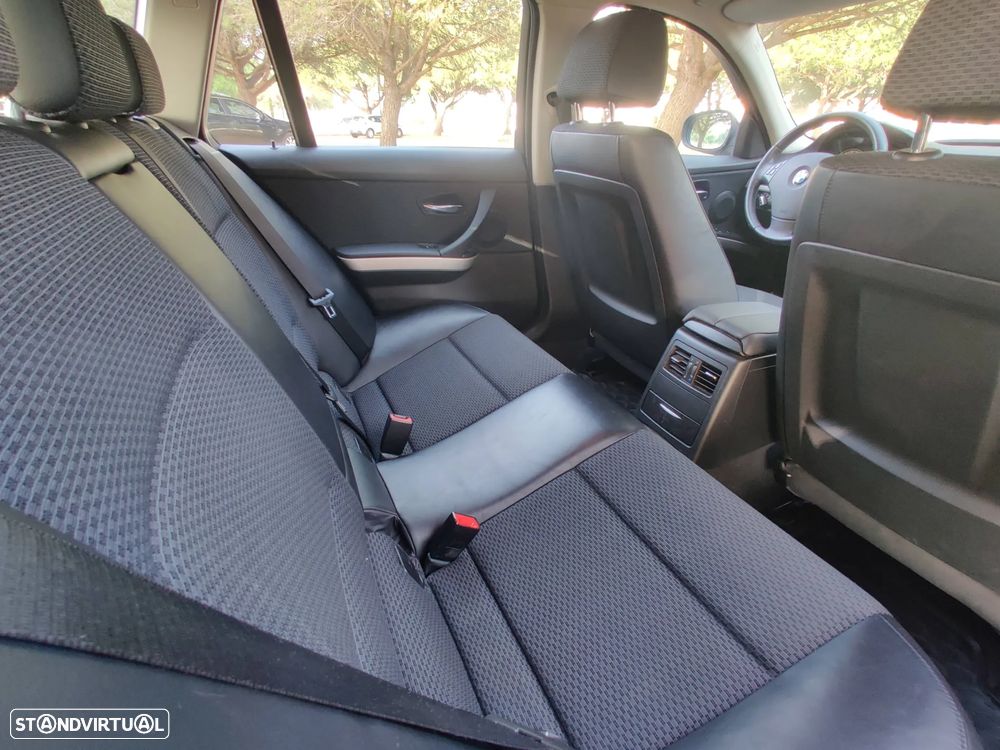 BMW 320 d Sport - 16