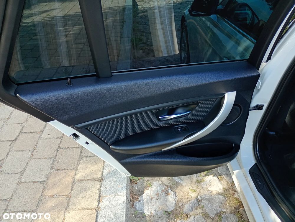 BMW Seria 3 318d DPF - 24