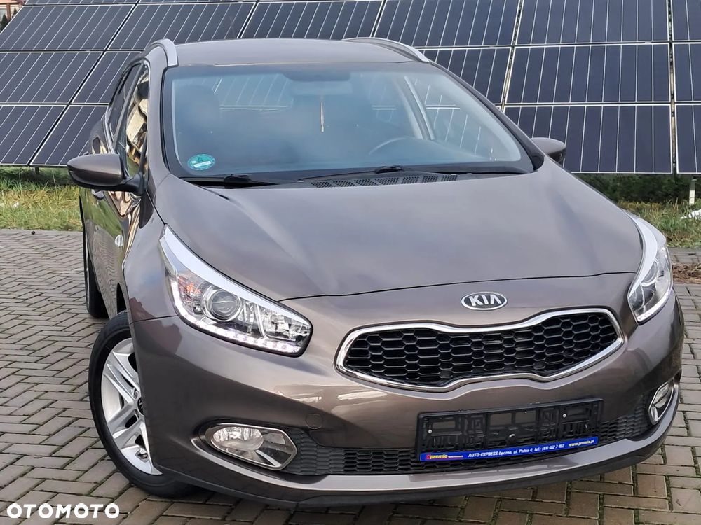 Kia Ceed 1.6 GDI Dream-Team Edition - 14