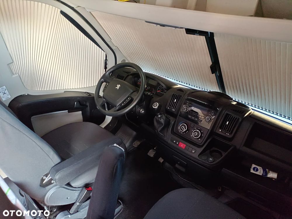 Volkswagen Caravelle - 15