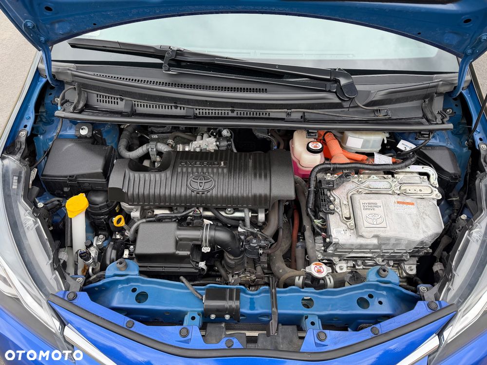 Toyota Yaris Hybrid 100 Selection - 18