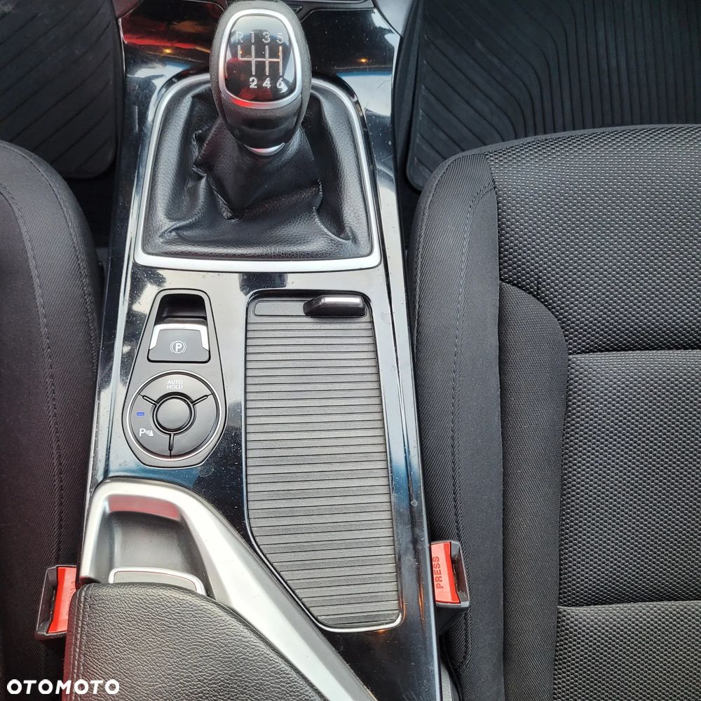 Hyundai i40 1.6 GDI Comfort + - 24