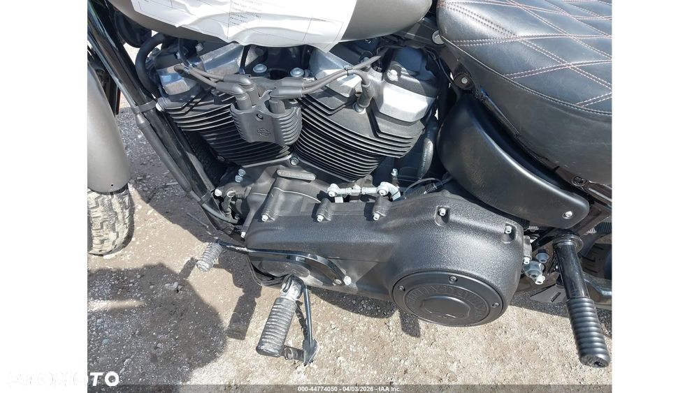 Harley-Davidson Softail Street Bob - 7