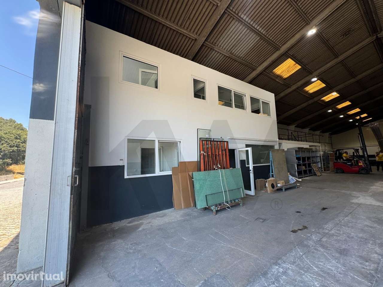 Pavilhão Industrial para Venda em Guifões - 1.744 m2 - Grande imagem: 3/27