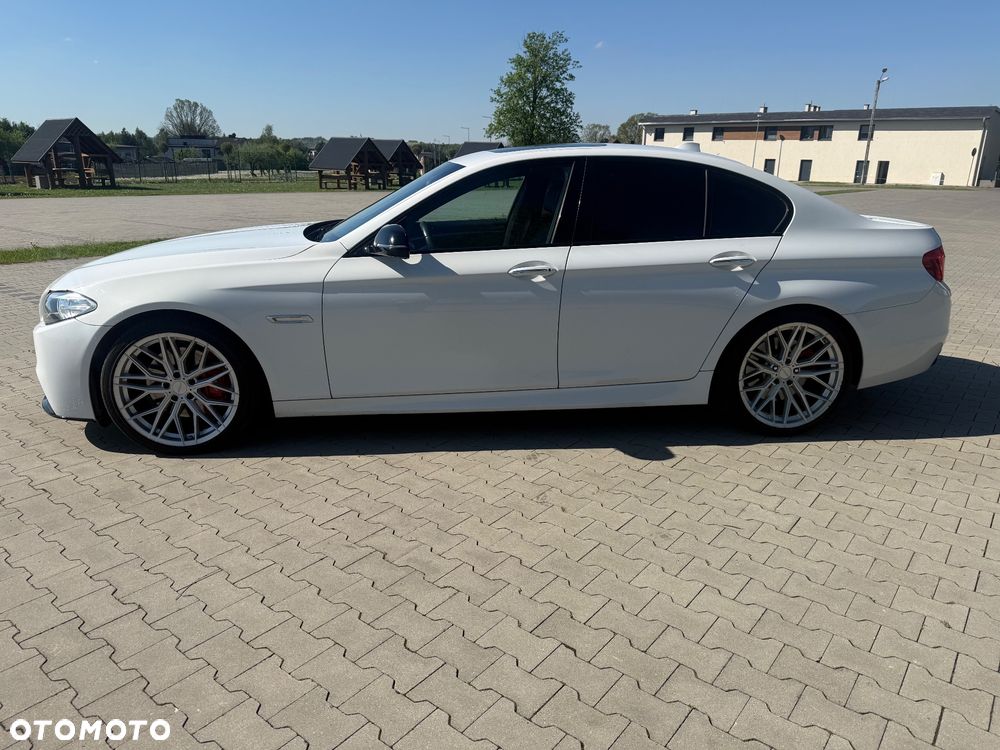 BMW Seria 5 550i - 4