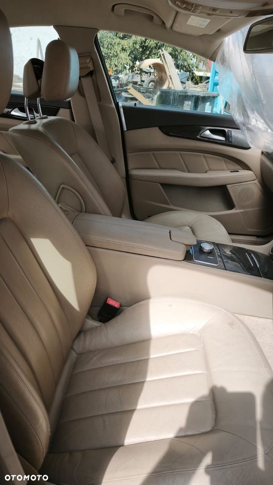 Mercedes-Benz CLS - 10