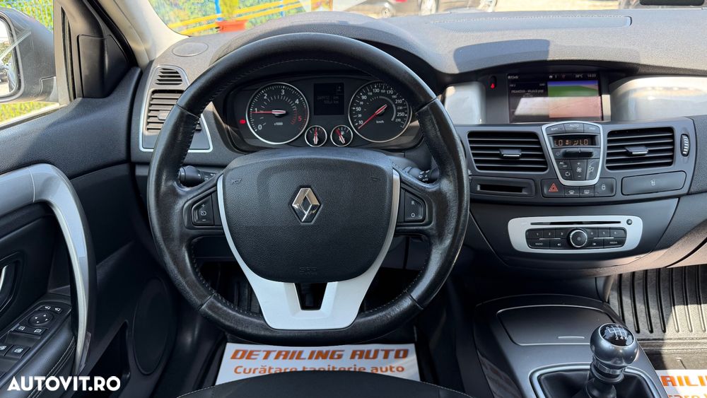 Renault Laguna dCi 150 FAP Start-Stop Paris Business - 11
