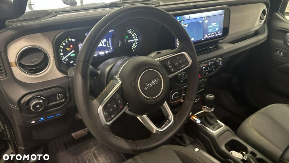 Jeep Wrangler - 12