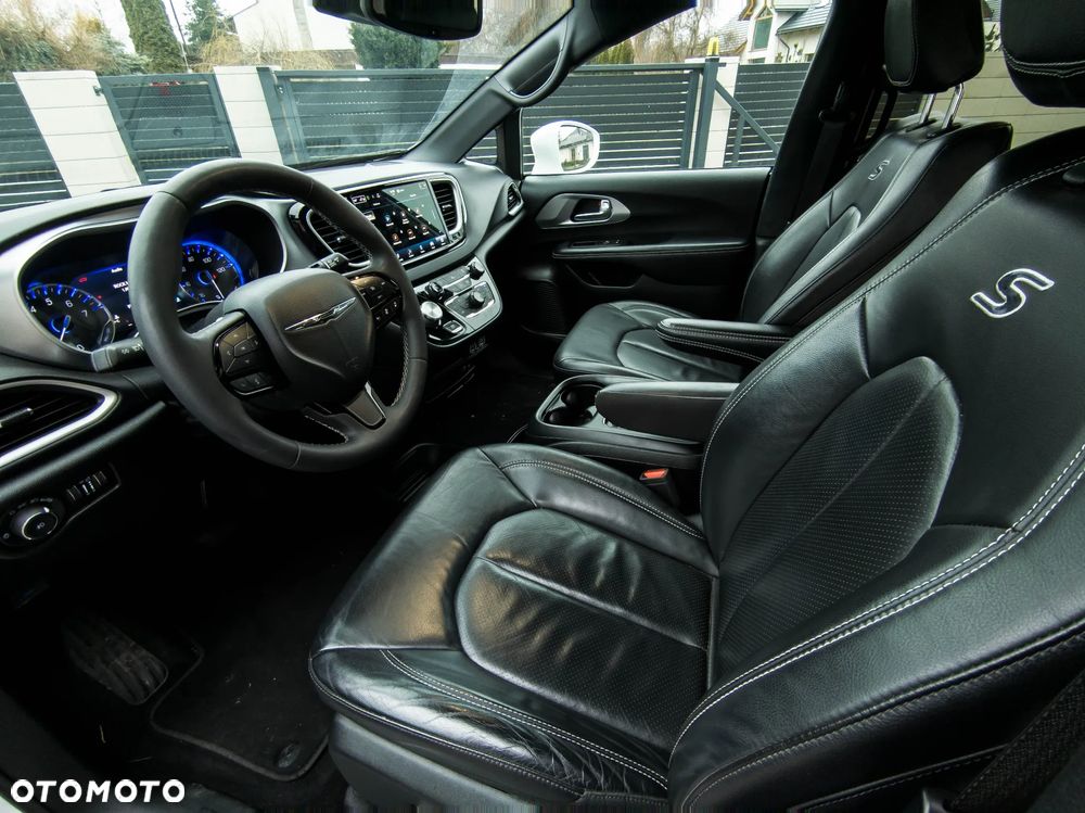 Chrysler Pacifica - 23