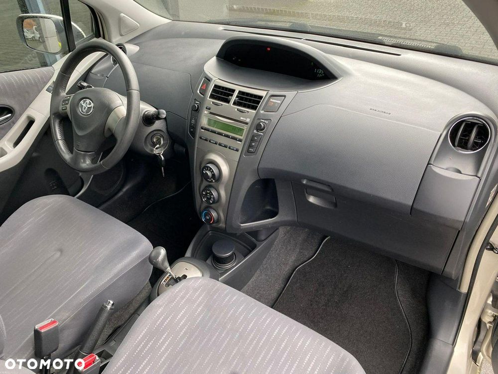 Toyota Yaris - 16