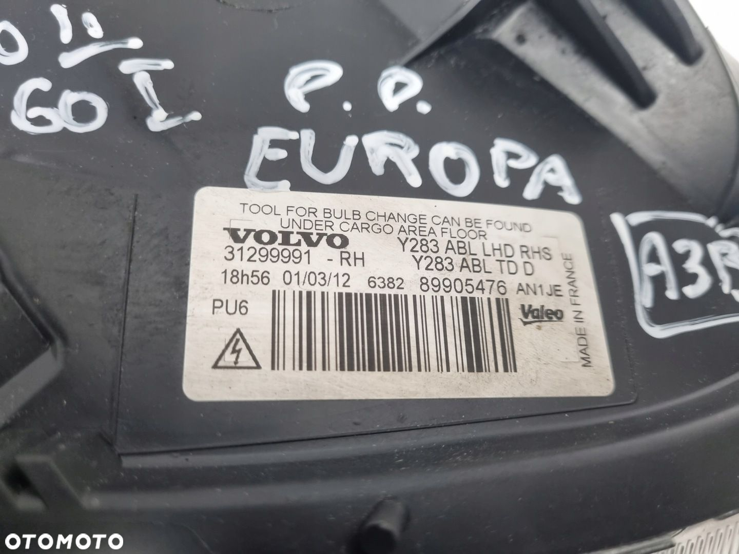 Volvo V60 S60 II PRZEDNIA LAMPA PRAWA prawy przód XENON EUROPA 31299991 - 2