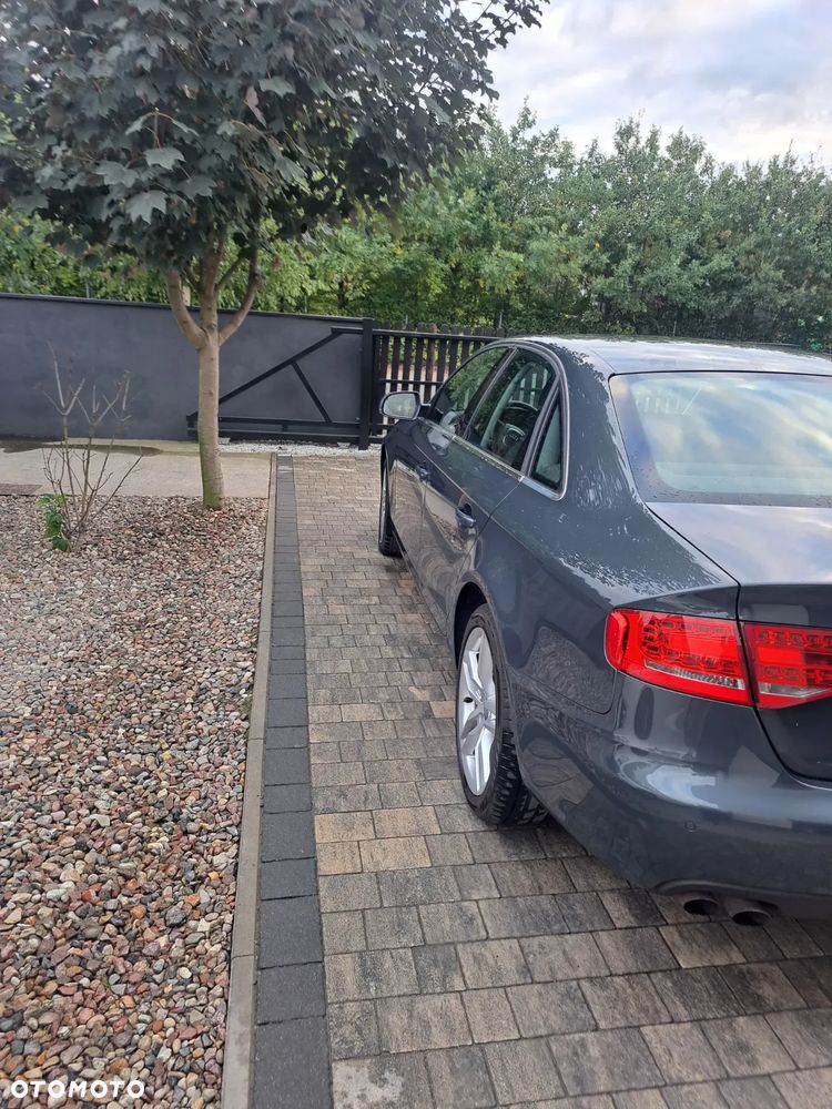Audi A4 Limousine - 4