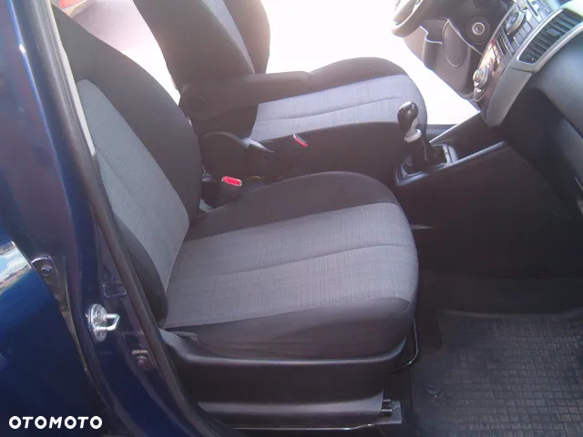 Kia Venga - 25