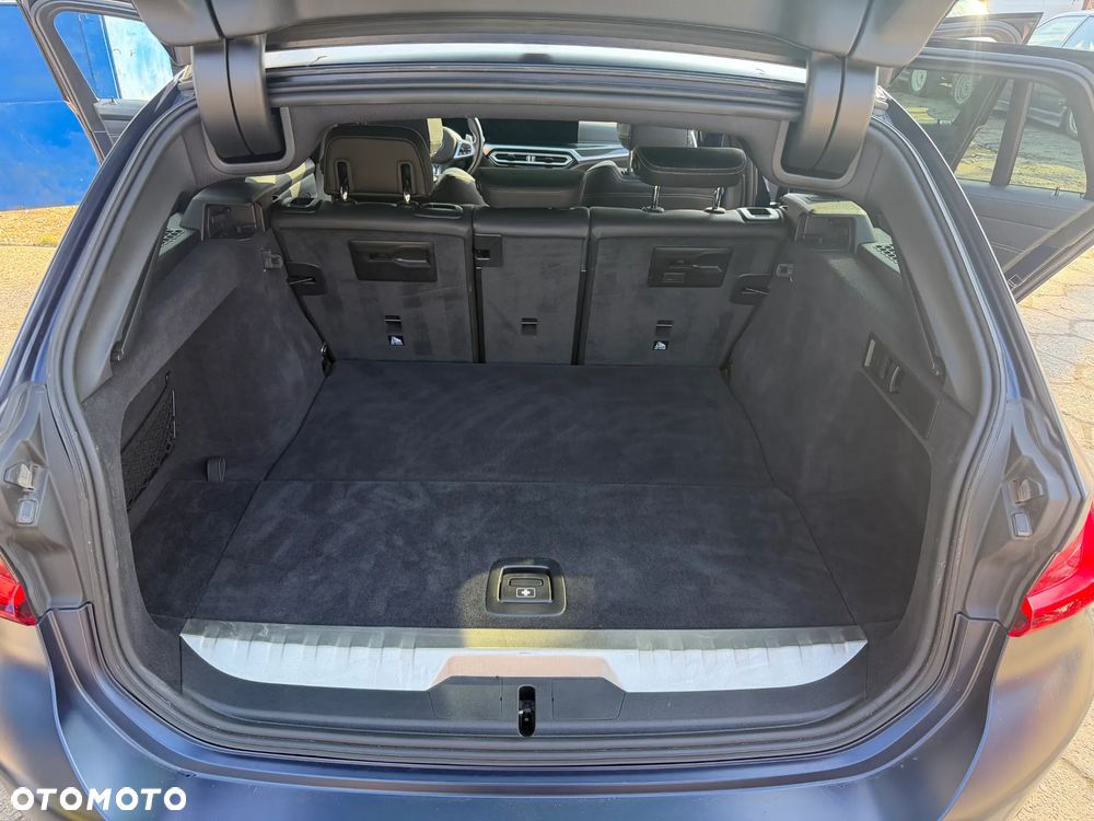 BMW Seria 3 330e xDrive M Sport - 24