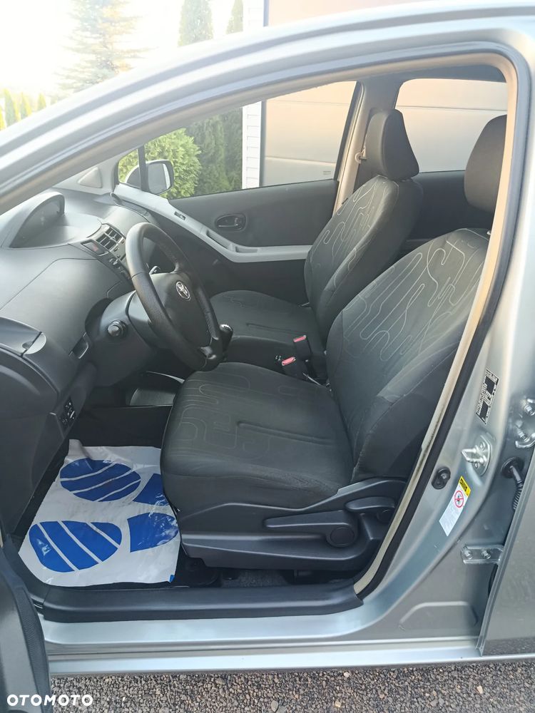 Toyota Yaris - 23