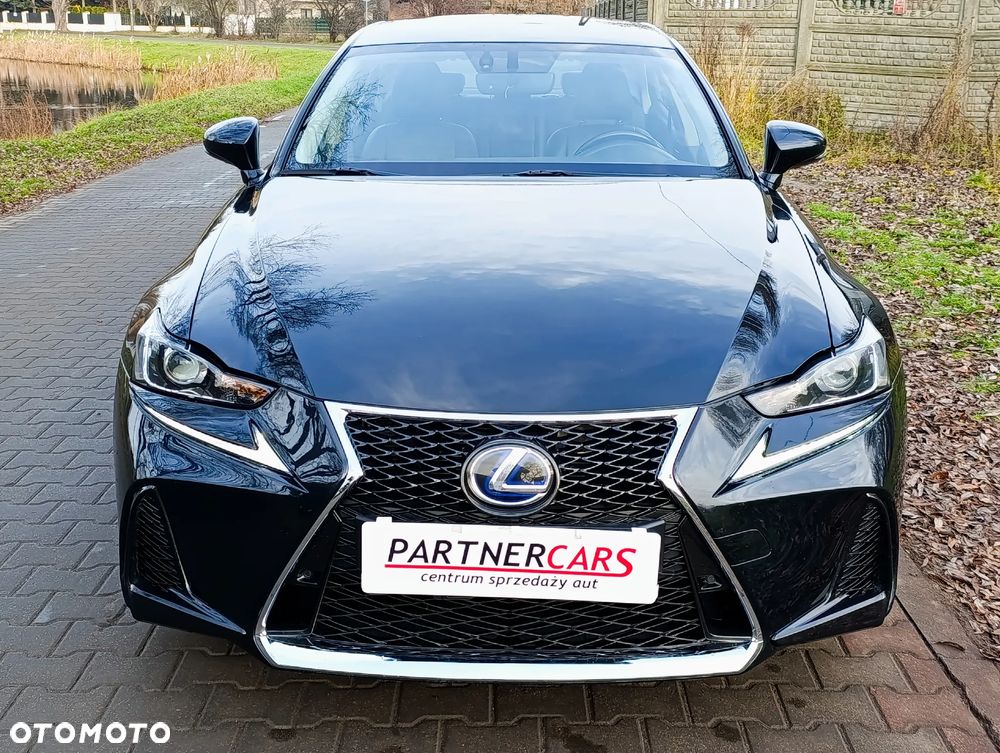 Lexus IS 300h Business Edition - 2