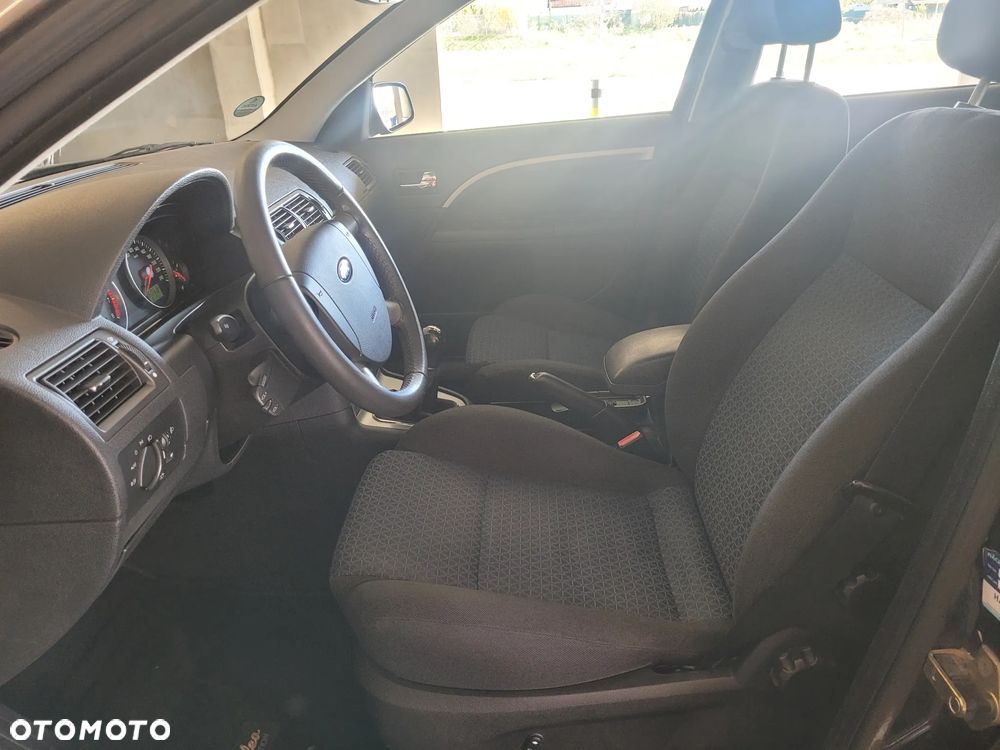 Ford Mondeo 1.8 Futura X - 9