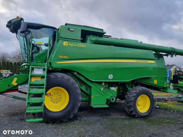 John Deere T670