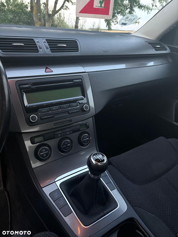 Volkswagen Passat 2.0 TDI Comfortline - 11